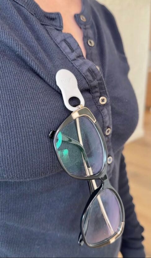 magnetic glasses clip